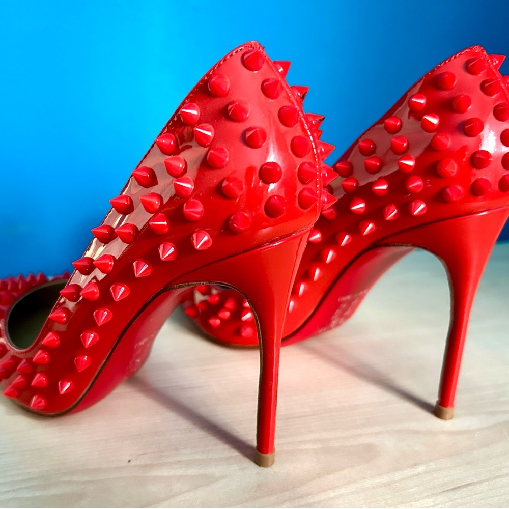 Kaitlyn Pan Spikes Red Soul High Heel Pumps, Size 6 - Picture 5 of 8